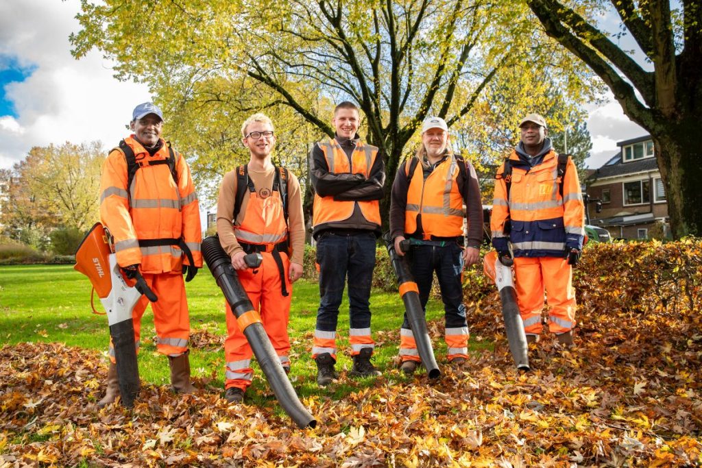 Als de blaadjes weer vallen, komt het bladverwijderteam van UW Groen in actie