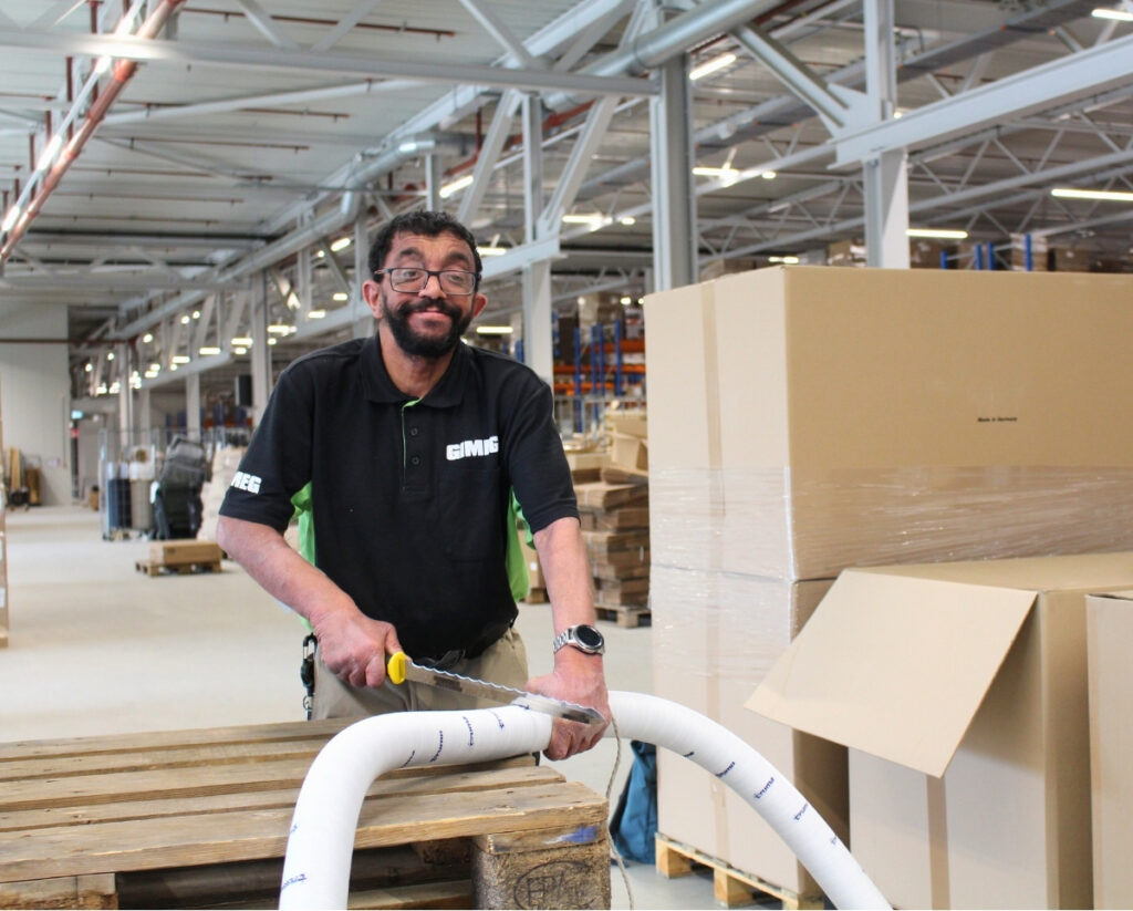 Hoessein aan het werk bij Gimeg