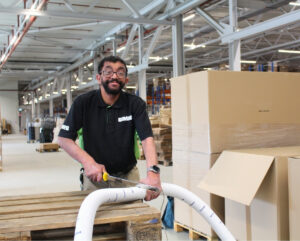 Hoessein aan het werk bij Gimeg