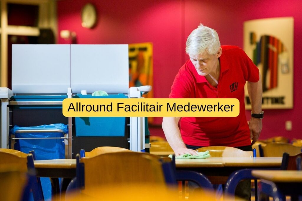 Man die tafelschoonmaakt met geel doekje