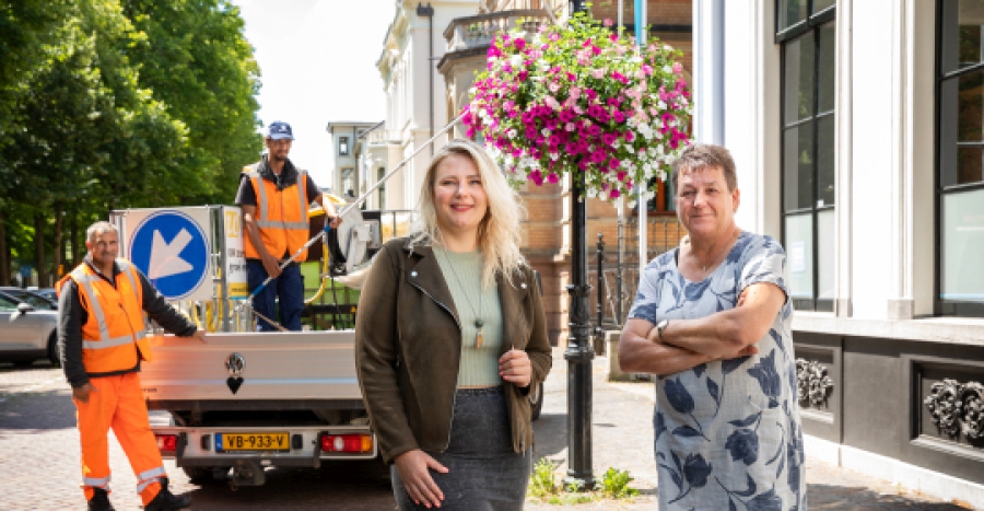 Bijvriendelijke hanging baskets van UW geven Utrechtse Maliebaan extra allure