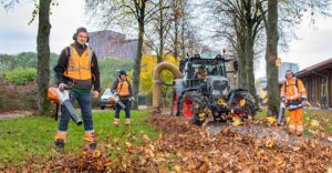 Bladcampagne UW Groen met elektrische bladblazers