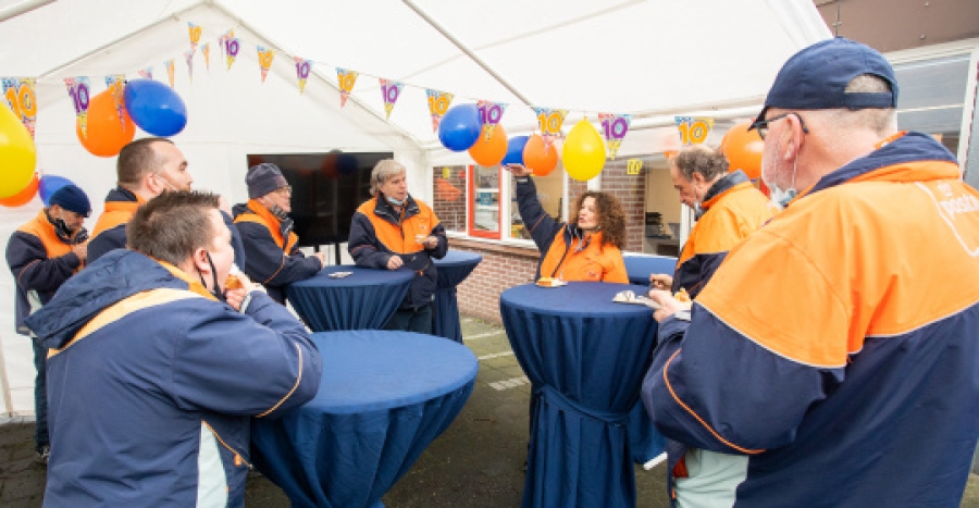 PostNL en UW werken 10 jaar samen in het bezorgen van post en verlengen samenwerking