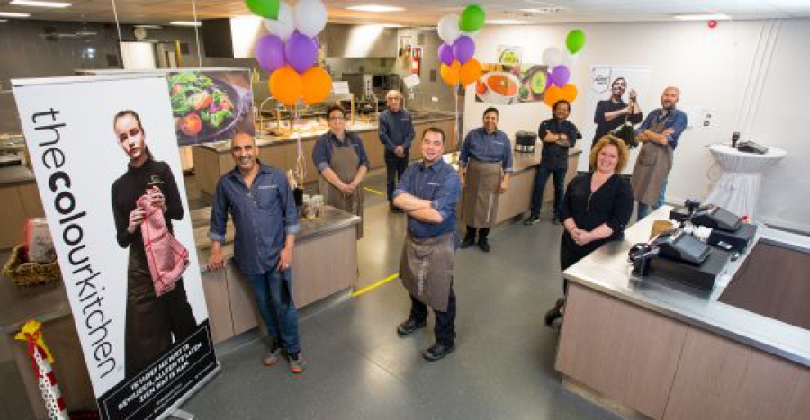 UW en The Colour Kitchen leiden op voor banen in catering / horeca in nieuw leerwerkbedrijf bij UW